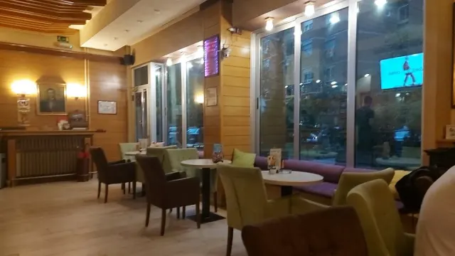 BookNoFees: Cafetería – Caffe Diplomat – Belgrade – Caffe Diplomat, foto 2