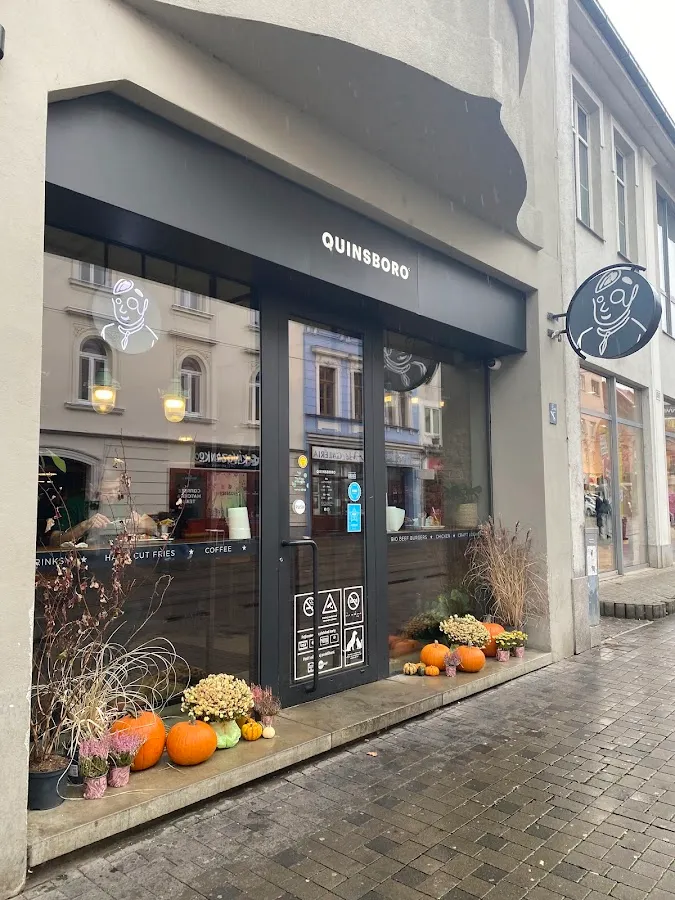 BookNoFees: Bar de tapas – Quinsboro – Bratislava – Qué aburrido, foto 1