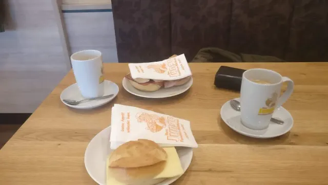 BookNoFees: Panadería – Bäcker Regina – Wenden – Regina, la panadera, foto 2