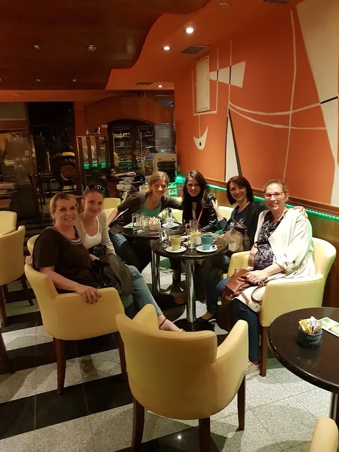 BookNoFees: Cafetería – Bumerang – Zagreb – Bumerán, foto 1