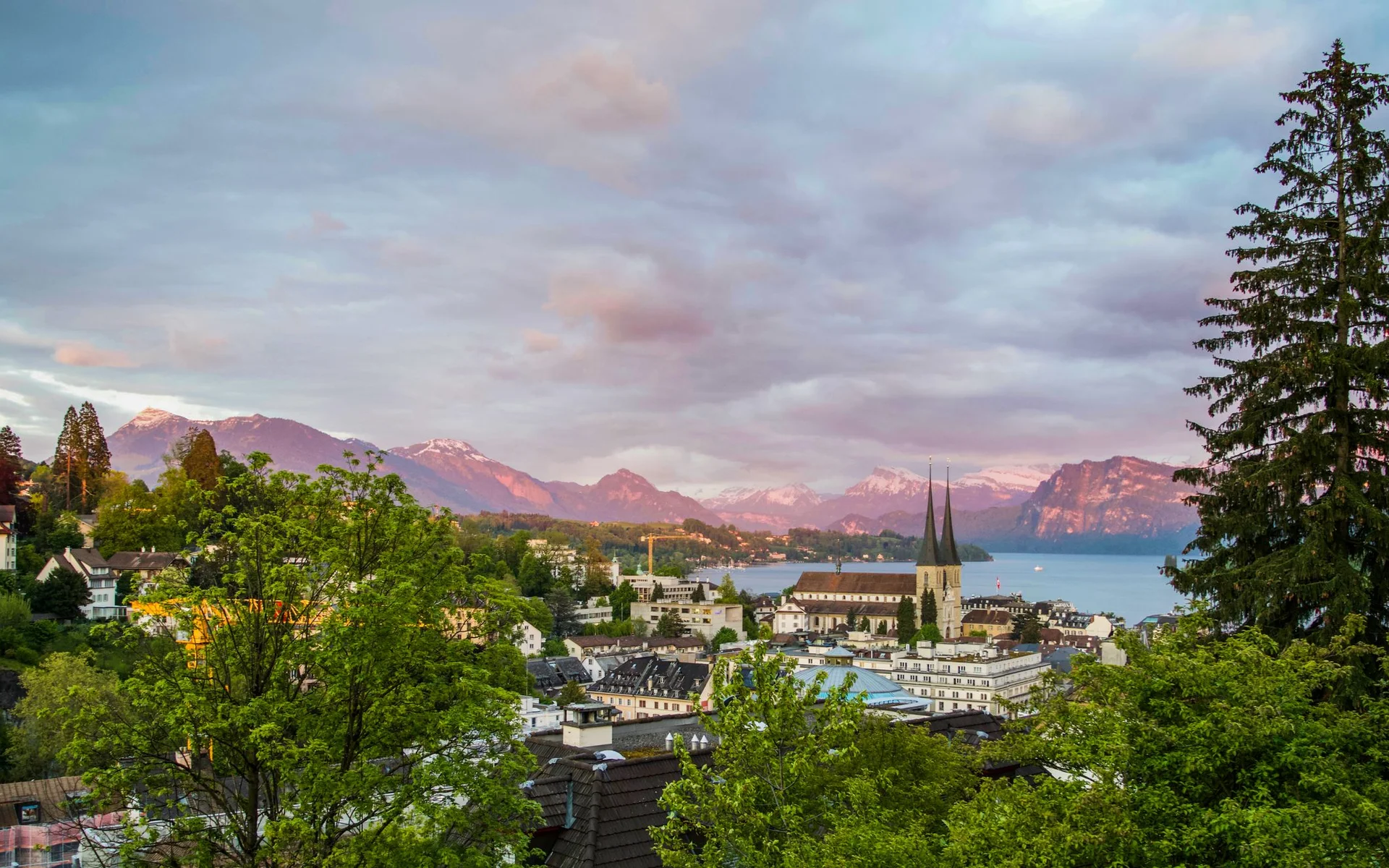 Vista de Lucerna y sus casas históricas